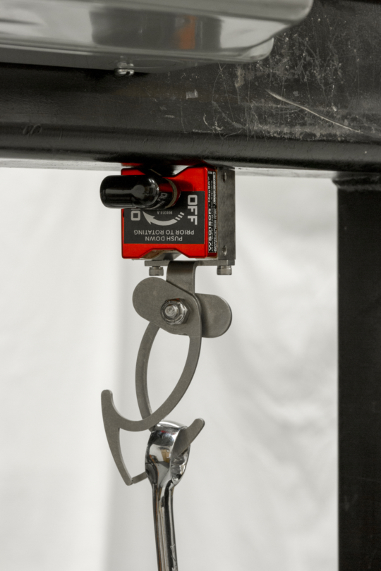 HH110 R Hanging Hook App 02