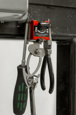 HH110 R Hanging Hook App 03